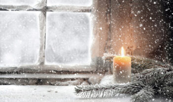 danielle lin candle in snow christmas momento